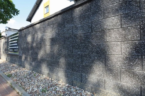 Jak ogrodzić pagórkowaty teren? Jak ogrodzić pagórkowaty teren?