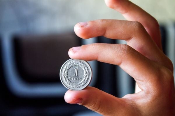 Kursy walut. Złoty umocnił się po „słownej interwencji” Kursy walut. Złoty umocnił się po „słownej interwencji”