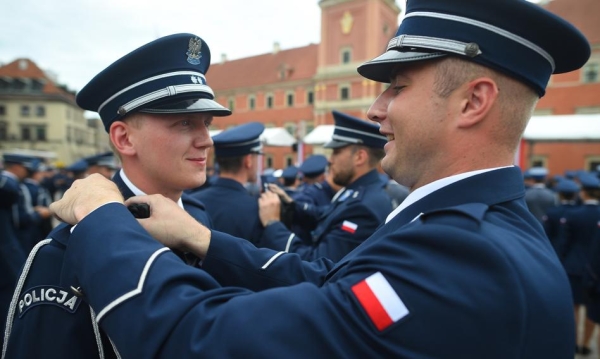 Policja szuka ludzi do pracy. Na start można zarobić 4800 zł netto