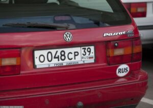 Rosyjska tablica ma zniknac albo konfiskata lotwa szykuje swoacutej bicz 9912a5e.jpg