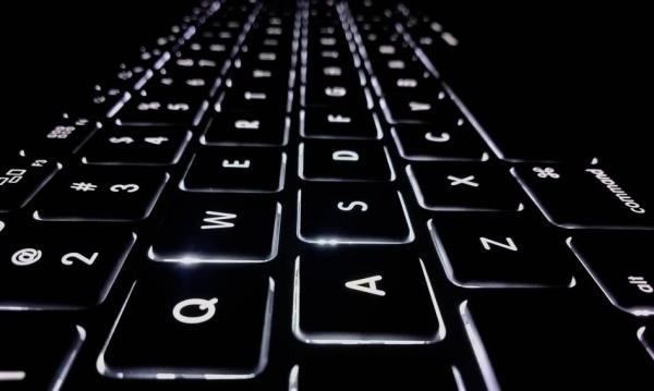 Sztuczna inteligencja wykryje obecność botów i spamu. Izraelski start-up udostępnił bezpłatne narzędzie Sztuczna inteligencja wykryje obecność botów i spamu. Izraelski start-up udostępnił bezpłatne narzędzie