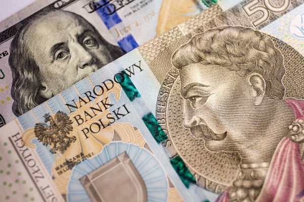 Złoty dostał lanie. Miało być wahnięcie, jest jak po wybuchu wojny Złoty dostał lanie. Miało być wahnięcie, jest jak po wybuchu wojny