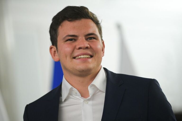Jeden poseł zarobi więcej od pozostałych. „Państwo ma nie zabierać”
