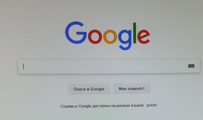 Sąd nałożył grzywnę na Google’a za nieusuwanie nagrań rzekomo „dyskredytujących armię”