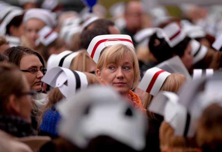 Sejm zajął się podwyżkami dla pielęgniarek. „Potencjalna finansowa bomba”