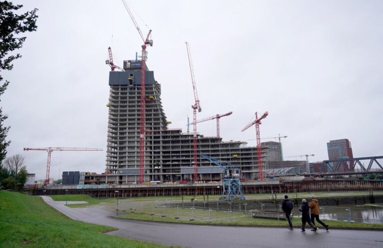 W Hamburgu wstrzymano budowę Elbtower. „Deweloper przestał płacić”