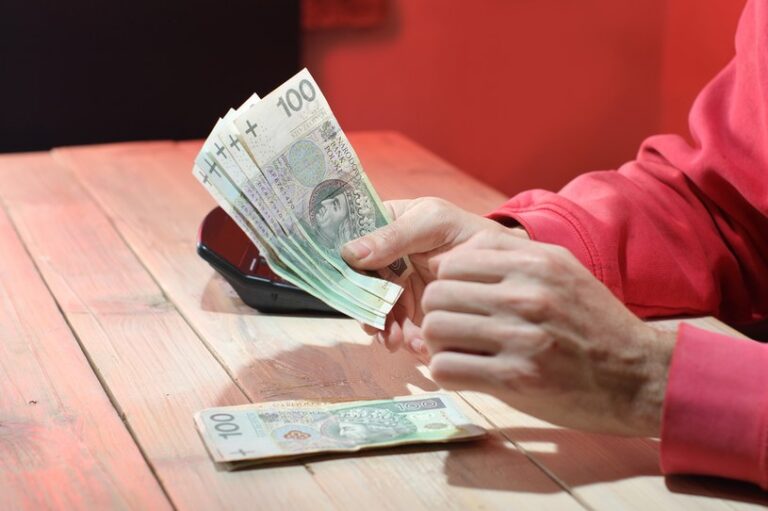 Zasiłek pielęgnacyjny 2024. O tyle wzrośnie wysokość świadczenia