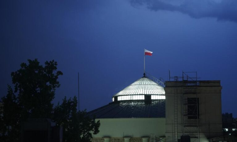 Zgubione miliardy. Deficyt budżetu może być wyższy o 70%, niż zakładno. Polska wyląduje na dywaniku w UE?