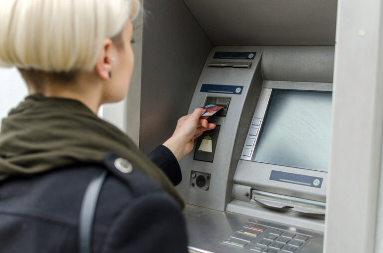 Banki zapowiadają przerwy techniczne. Weekendowe utrudnienia dla klientów