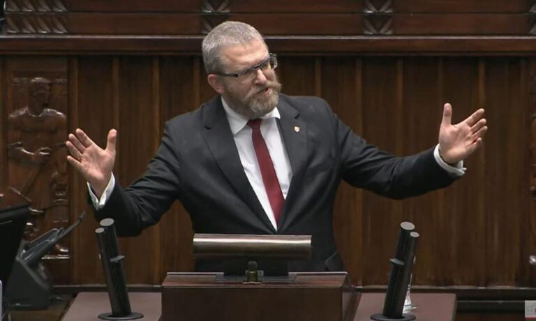 Grzegorz Braun ukarany finansowo przez Sejm. Na pomoc spieszą internauci