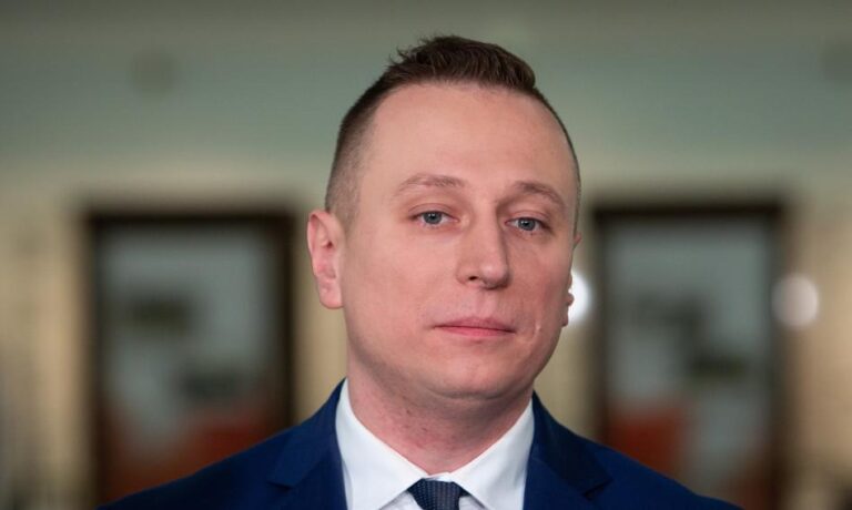 Kluczowa płyta z Pegasusa złamana. Nowe informacje o operacji “Jaszczurka” Kluczowa płyta z Pegasusa złamana. Nowe informacje o operacji “Jaszczurka”