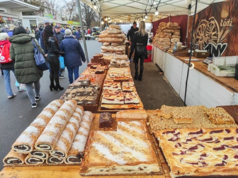 Taniej upiec samemu niż kupić gotowe? Sprawdzamy ceny ciast przed świętami
