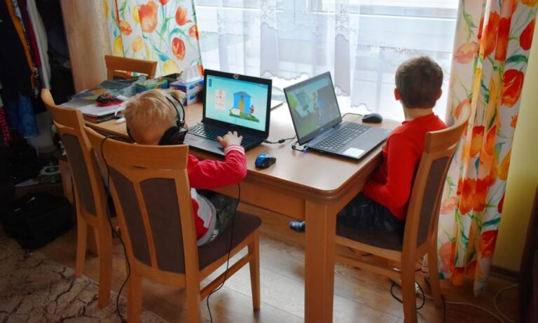 Eksperci: Program „laptop dla ucznia” powinien zostać niezwłocznie zakończony