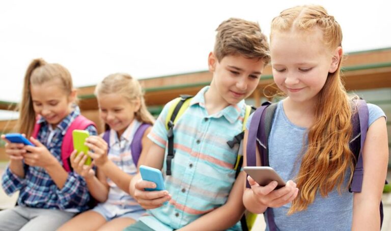 Hiszpania zakaże uczniom korzystania z telefonów w szkole?
