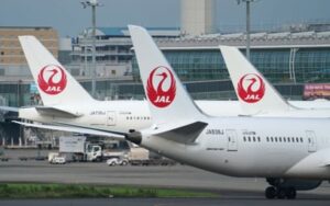 Japan airlines licza straty na poczatek ponad 100 mln dolaroacutew 05f7a6b.jpg