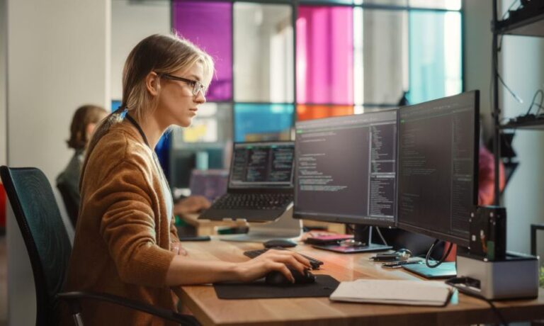 Koniec eldorado dla programistów. Teraz ci specjaliści są najczęściej poszukiwani