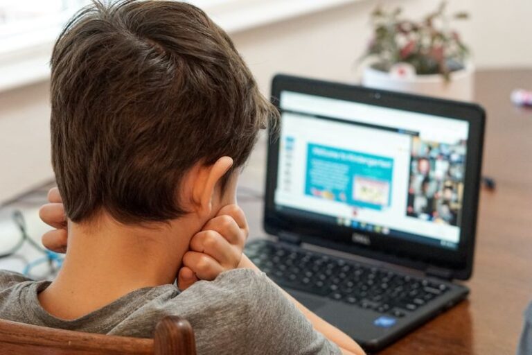 „Laptop dla ucznia”. To koniec tego programu PiS? Eksperci nie mają wątpliwości