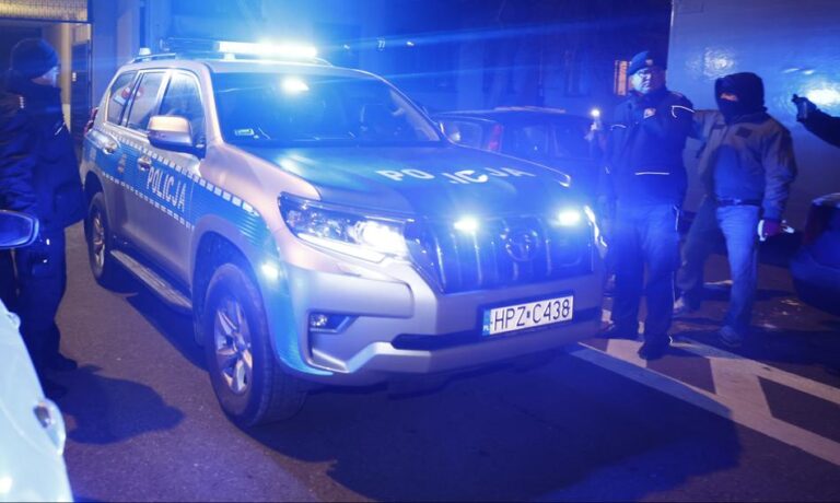 Policja weszła do Pałacu Prezydenckiego. Kamiński i Wąsik zatrzymani