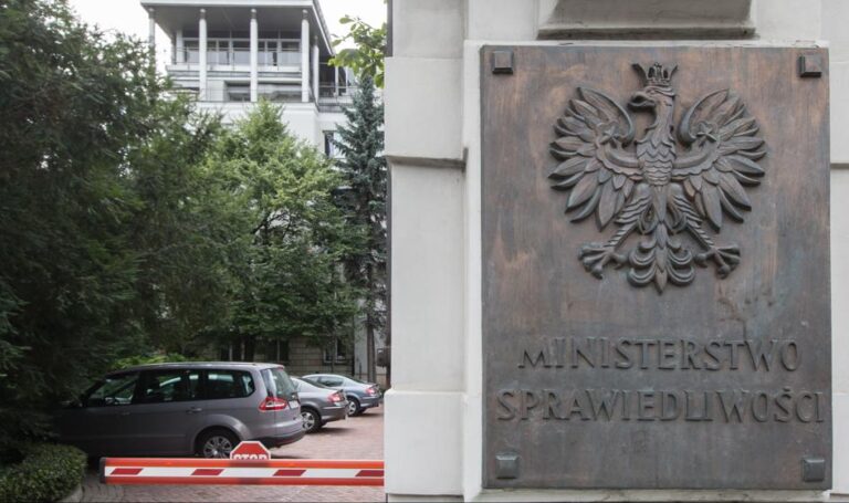 Prokurator wylany z kąpielą. Niektórzy odwołani są unikalnymi specjalistami