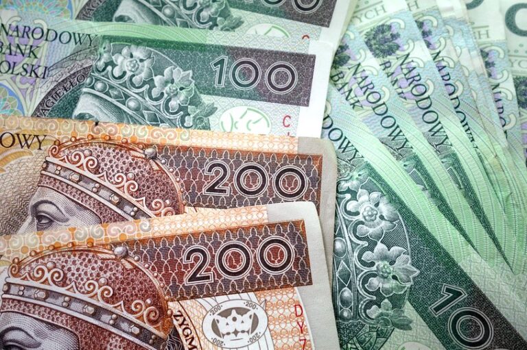 Raty kredytu po decyzji RPP. Jednym nieco wzrosną, innym wyraźnie spadną Raty kredytu po decyzji RPP. Jednym nieco wzrosną, innym wyraźnie spadną