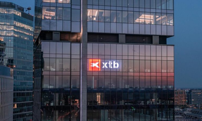 Akcjonariusz XTB sprzedaje 10 proc. akcji
