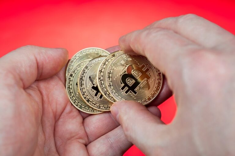 Bitcoin ruszył w górę, są nowe prognozy. Nie brakuje też ostrzeżeń