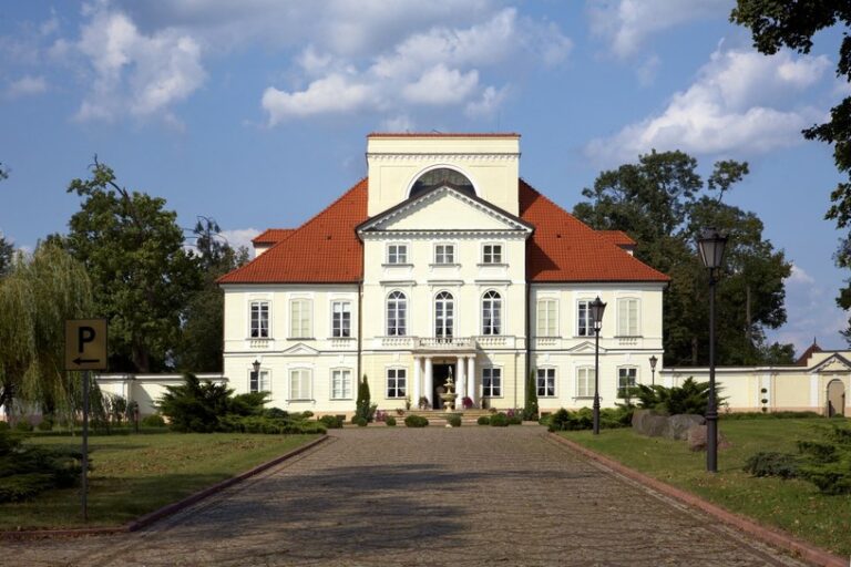 Komornik zlicytuje prawdziwą perełkę. To pałac z XVIII wieku
