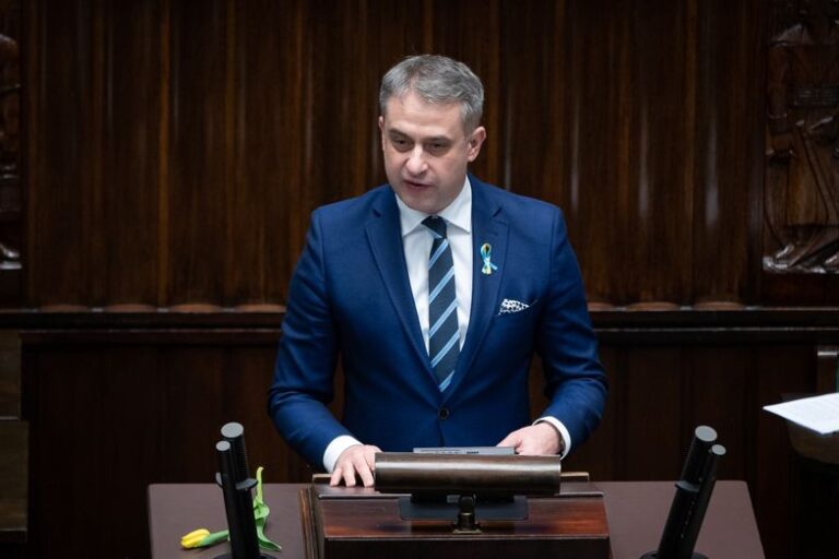 „Laptop dla ucznia” w prokuraturze. Sprzęt trzeba będzie zwrócić?