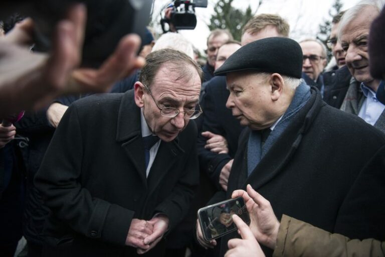 Mandaty Kamińskiego i Wąsika. PKW odpowiada