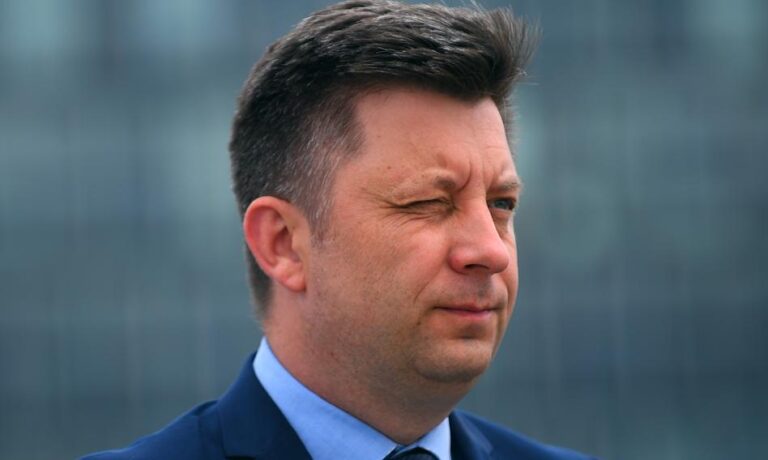 Oświadczenie majątkowe Michała Dworczyka. Z kawalerki do posiadłości z willą