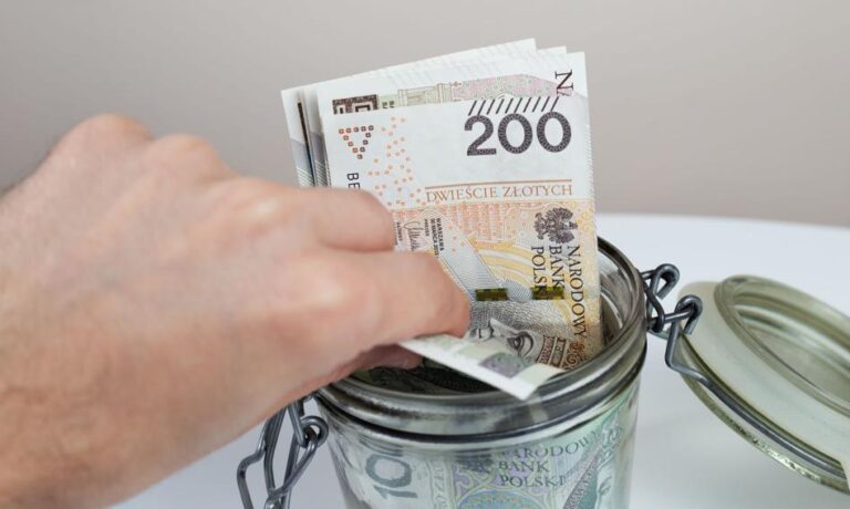 Ten bank proponuje jedną z najlepszych lokat za założenie konta. Prześwietlamy warunki Ten bank proponuje jedną z najlepszych lokat za założenie konta. Prześwietlamy warunki