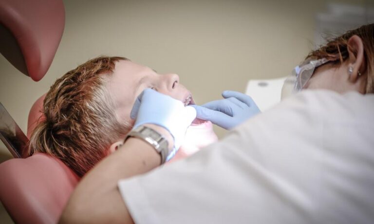 Dentysta na NFZ. Będą zmiany w zakresie świadczeń gwarantowanych Dentysta na NFZ. Będą zmiany w zakresie świadczeń gwarantowanych