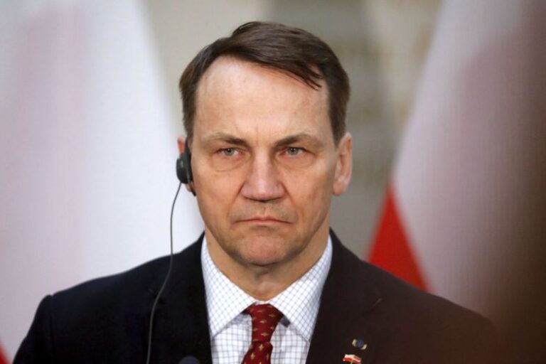 „Jest ściernisko”. Radosław Sikorski uderza w Izerę