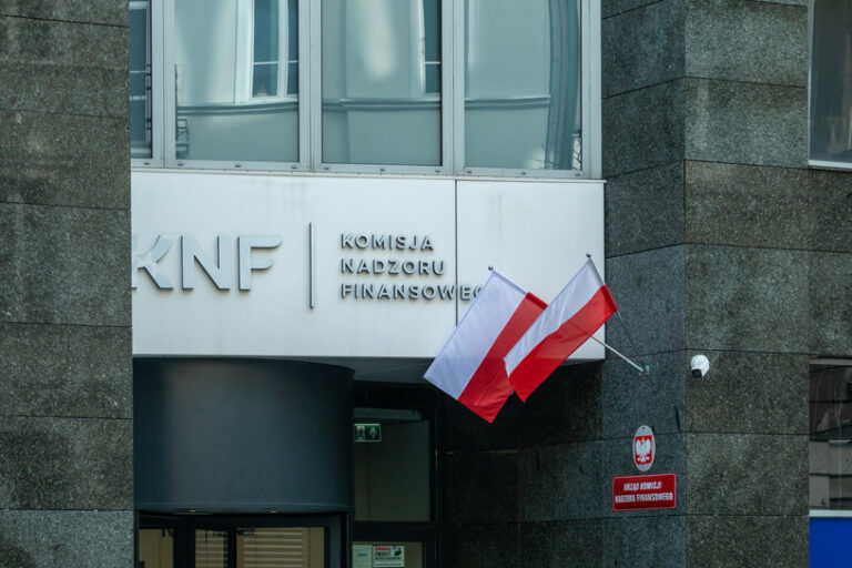 KNF wszczęła postępowanie ws. pięciu banków. Może chodzić o WIRON