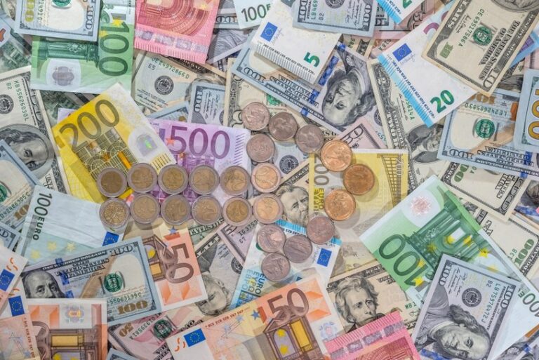 Kursy walut ile kosztuja euro dolar i frank w poniedzialek 4 marca 032db09.jpg