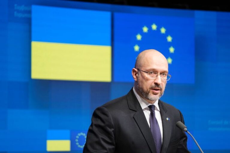 Ukraińcy podnoszą płacę minimalną. Przekroczy 800 zł Ukraińcy podnoszą płacę minimalną. Przekroczy 800 zł