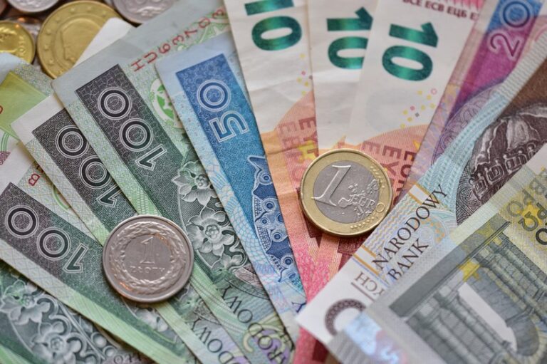 Kursy walut ile kosztuja dolar euro i frank we wtorek 2 kwietnia 4c339b6.jpg
