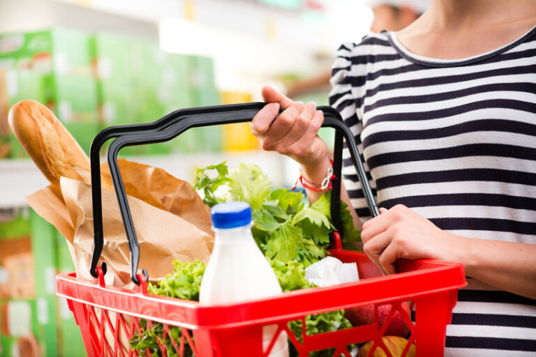 Ranking najtańszych sklepów. Biedronka wyprzedziła Auchan