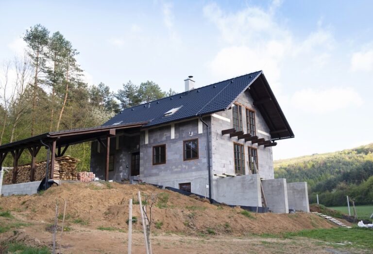 Właściciele domów muszą sporo zapłacić. RPO chce dla nich finansowej pomocy