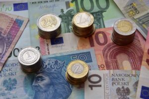 Kursy walut ile kosztuja dolar euro i frank w poniedzialek 6 maja 3a958b1.jpg