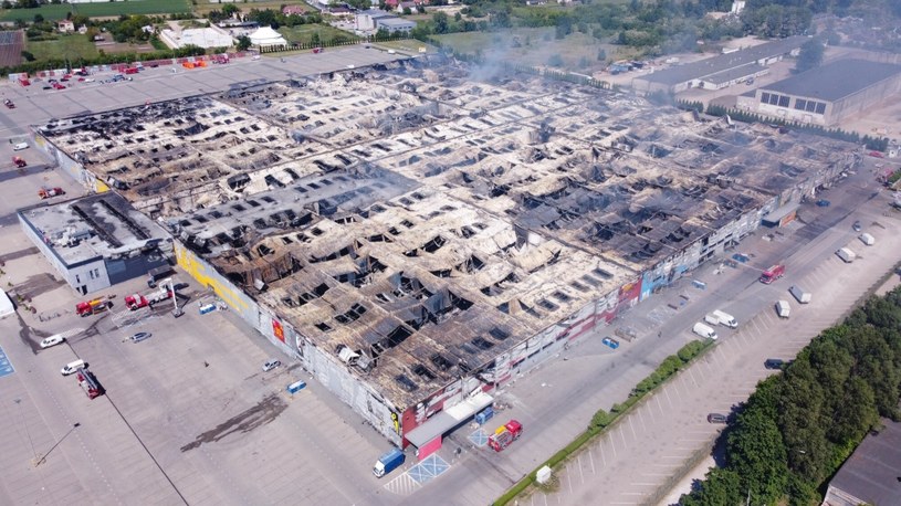 W Warszawie spłonęła hala przy ul. Marywilskiej 44 /Tomasz Jedrzejowski/REPORTER /East News