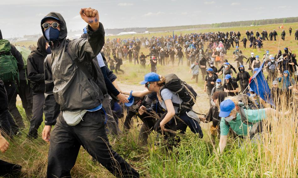 Szturm Ponad 1000 Protestujacych Na Fabryke Tesli W Niemczech F0d604e, NEWSFIN