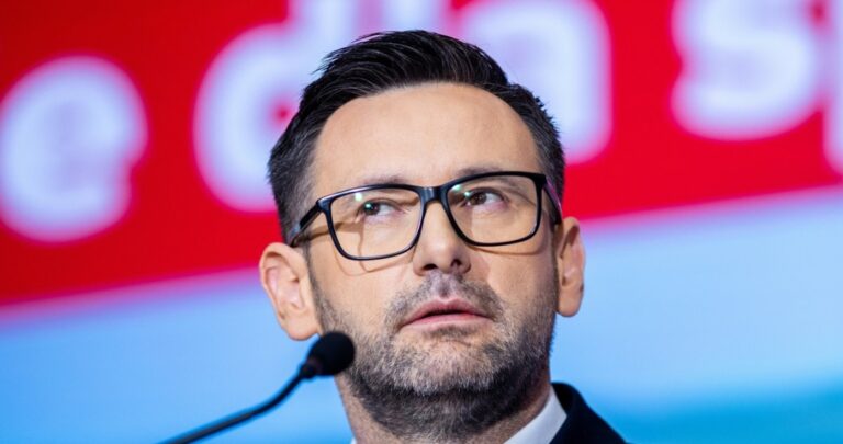 Tyle wyniosły zarobki członków zarządu Orlenu. Liderem Daniel Obajtek