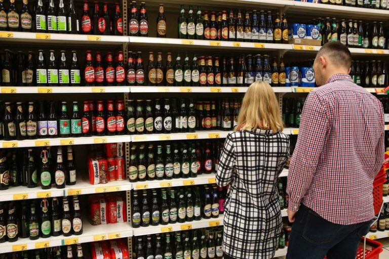 Zakaz sprzedaży alkoholu na stacjach. Oto zdanie Polaków