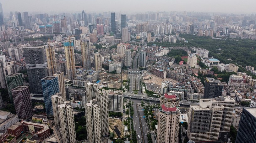 Mieszkania w Chinach najtańsze od 9 lat. Rząd ogłasza plan pomocowy /HECTOR RETAMAL/AFP /AFP