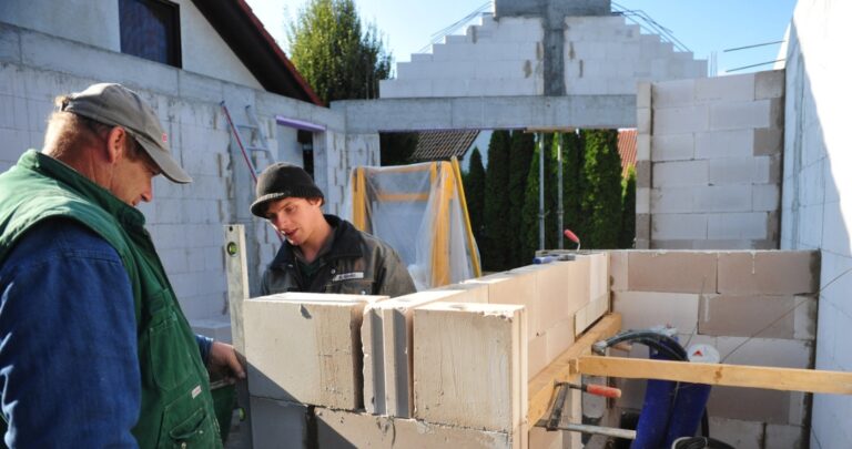 Budowy domów bez pozwoleń wymknęły się spod kontroli. „Nie ma co naprawiać”