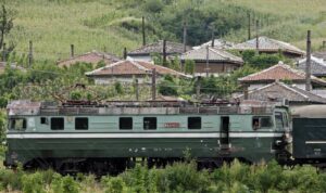 Korea poacutelnocna demontuje linie kolejowa symbol jednosci koreanskiej c06f44c.jpg