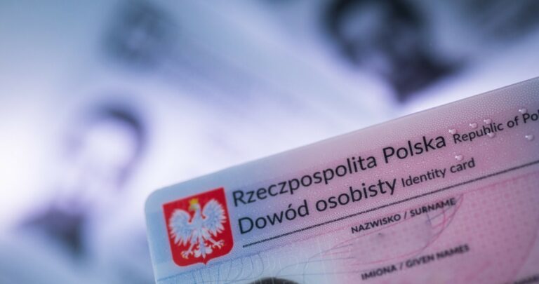 Po tej zmianie oszustom trudniej wyłudzić pieniądze. Blisko 4 mln Polaków korzysta