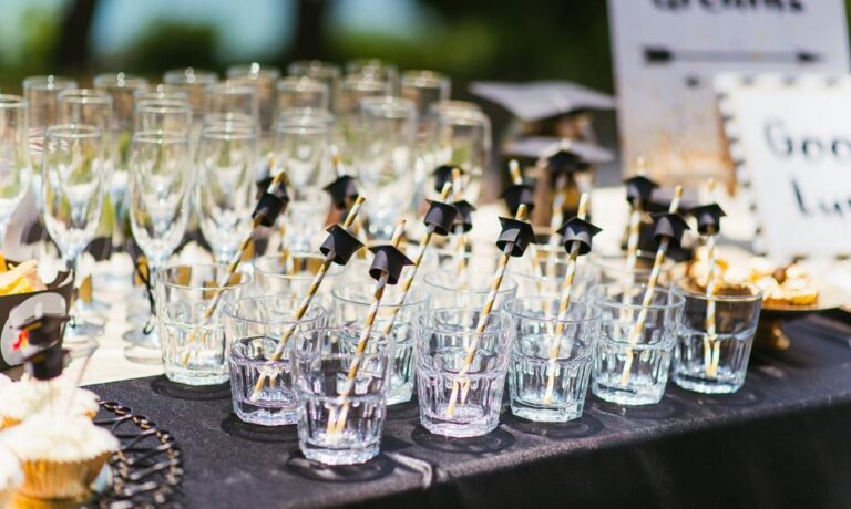 Pięciocyfrowa pensja zaraz po dyplomie. Absolwenci tego kierunku zarabiają najwięcej Pięciocyfrowa pensja zaraz po dyplomie. Absolwenci tego kierunku zarabiają najwięcej