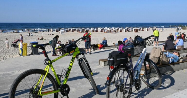 Setki mandatów w dwóch polskich kurortach. Za parkowanie blisko plaży